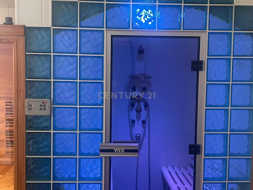 Luxuosa Moradia T3 em Folgosa, Maia - 310m² com Vista Montanha - Image 18