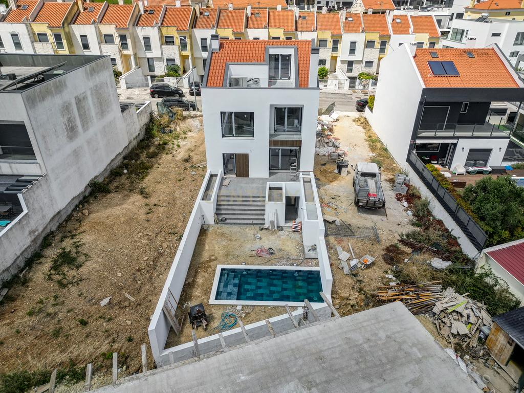 Moradia T4 com piscina em Caneças - Image 2