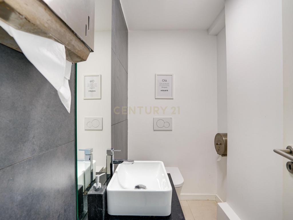 Apartamento T6 Avenida António Augusto de Aguiar - Image 12