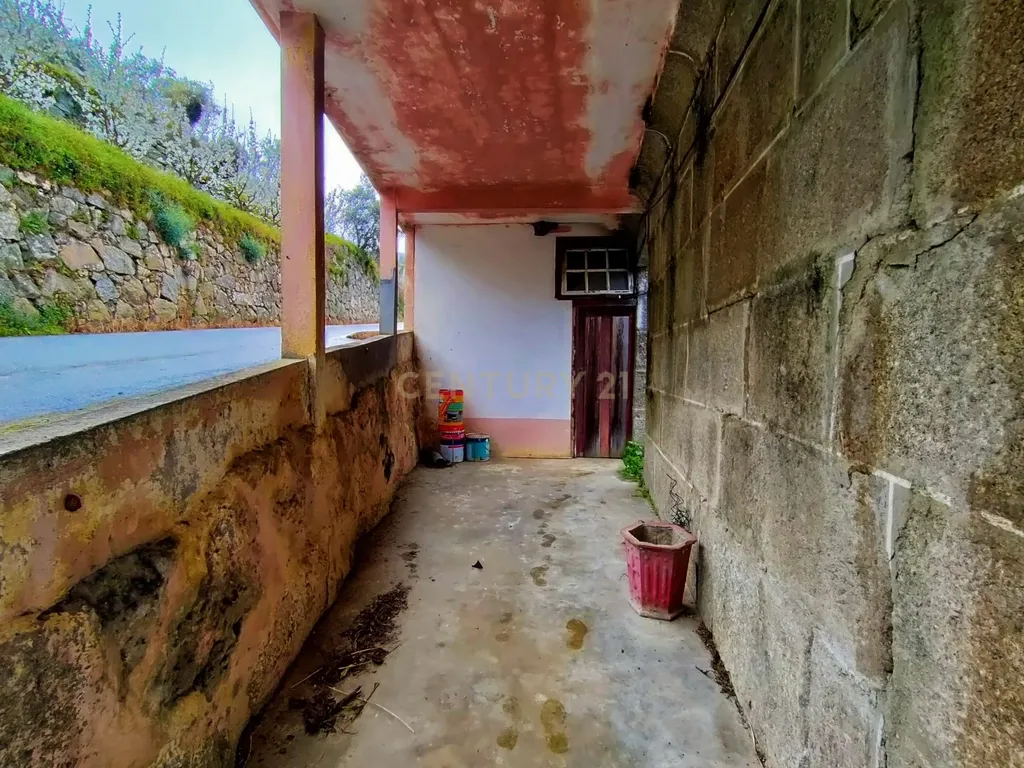Moradia para reconstruir com terreno, refúgio paradisíaco perto da praia fluvial de Porto de Rei, S. Martinho de Mouros, Resende - Image 10