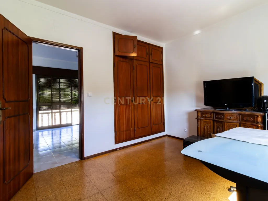 Moradia T4 com Terreno em Colmeias, Leiria - Image 3