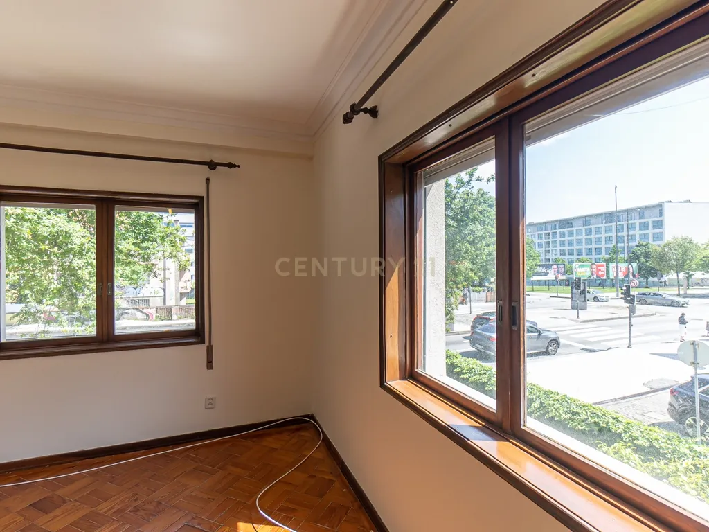 Andar Moradia T5 – Antas, Avenida Fernão de Magalhães – Porto - Image 33