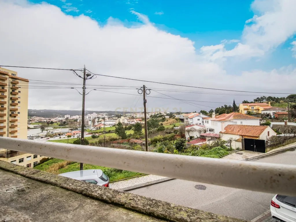 Apartamento T2 com enorme potencial | Varanda + Sótão aproveitável | Excelente exposição solar - Image 16