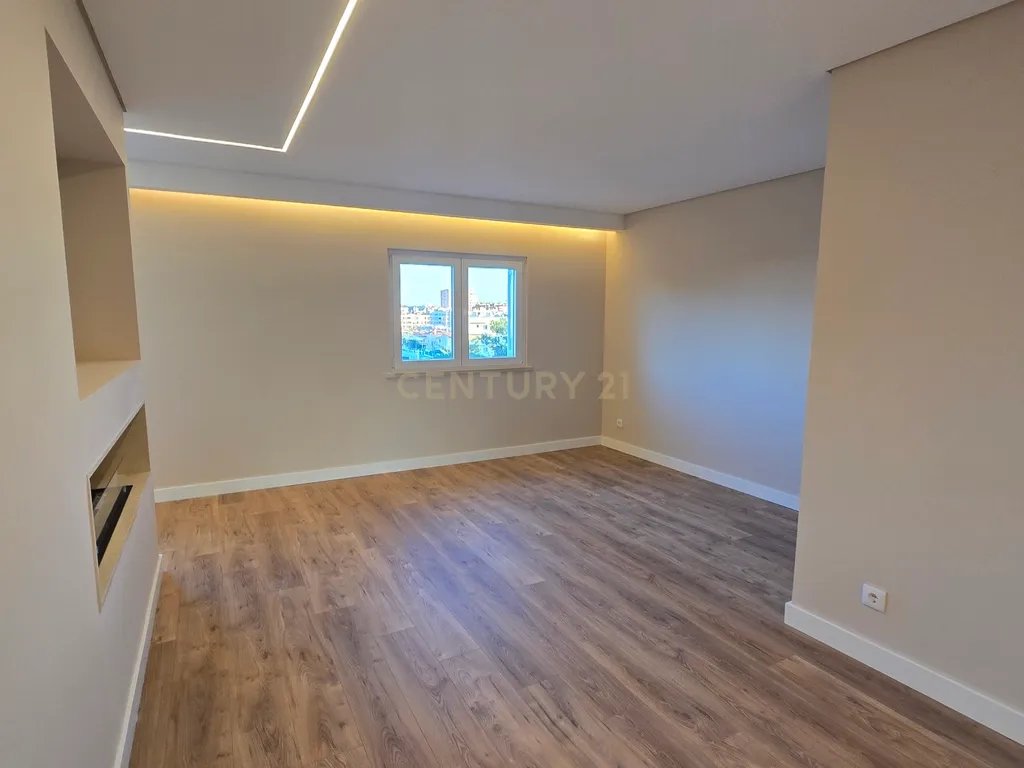 Luxuosa Penthouse Duplex T4+1 na Costa da Guia, em Cascais, com Vista Mar - Image 35