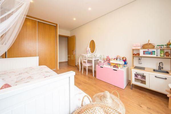 Apartamento T3 construído em 2019, com Varanda e Parqueamento, em Setúbal - Image 32