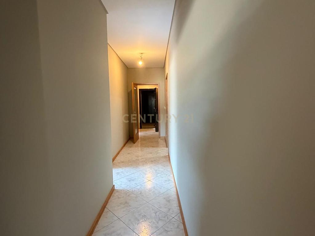 Apartamento Renovado em Braga (São Vítor) com Vista Panorâmica - Image 15