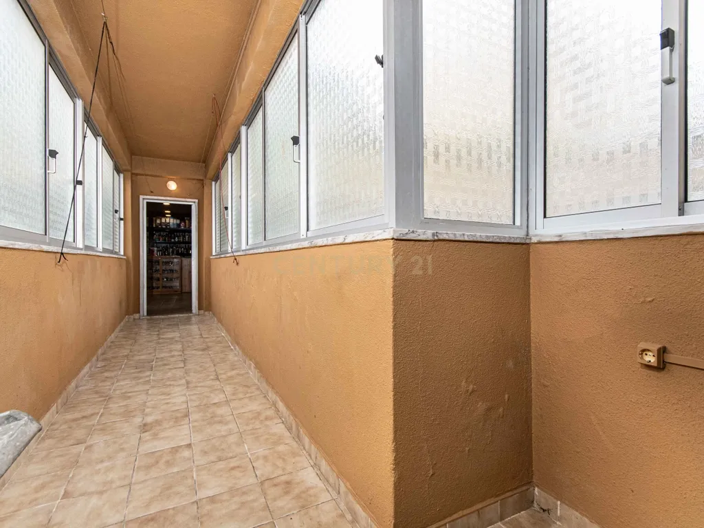 Apartamento T3 + 74m2 de área extra em Agualva-Cacém - Image 10