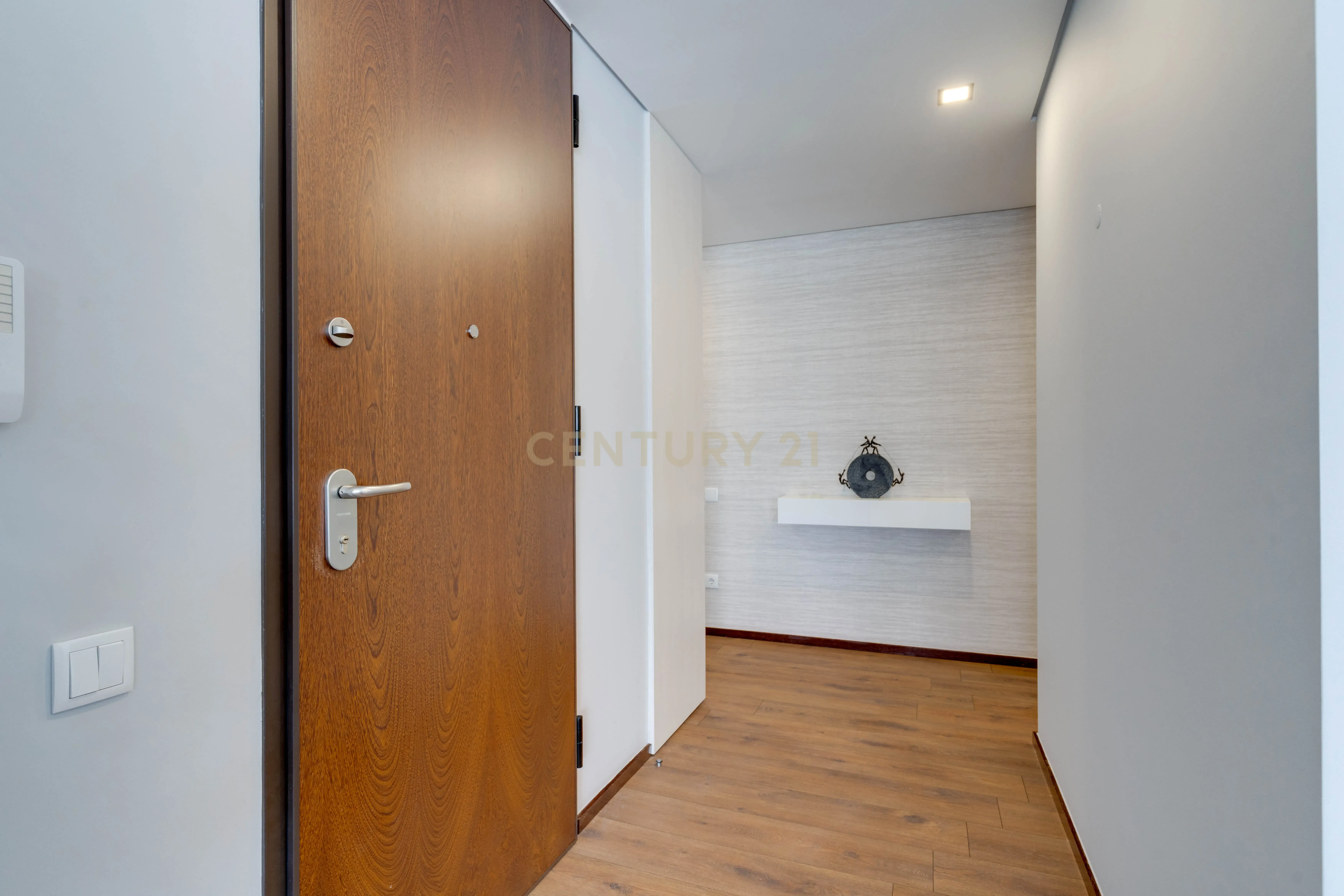 Apartamento T3 como Novo com Vista Mar em Espinho - Image 8