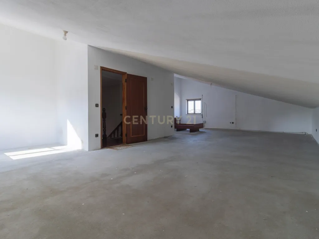 MORADIA EXCLUSIVA EM ALCOBAÇA – CONFORTO, ESPAÇO E POTENCIAL DE INVESTIMENTO! - Image 28