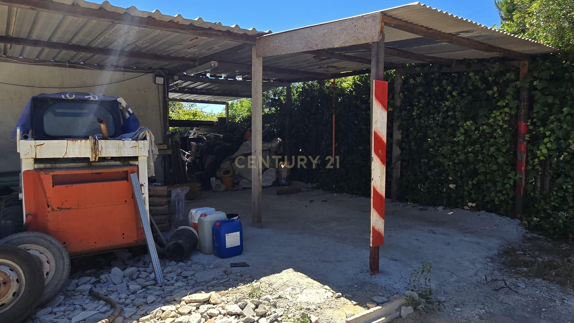 Fotografia 10 de Moradia T1 para remodelação inserida em Terreno com 4.094 m² - Charneca da Caparica