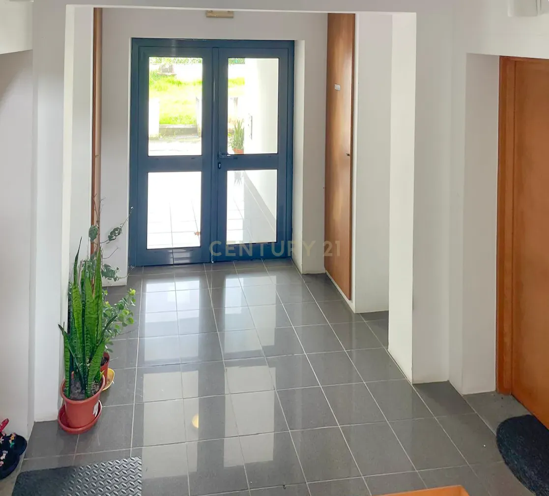 Fotografia 10 de Apartamento T2 com Varandas, Excelentes Áreas e Zona de Lazer Privativa — Santa Cruz, Lagoa