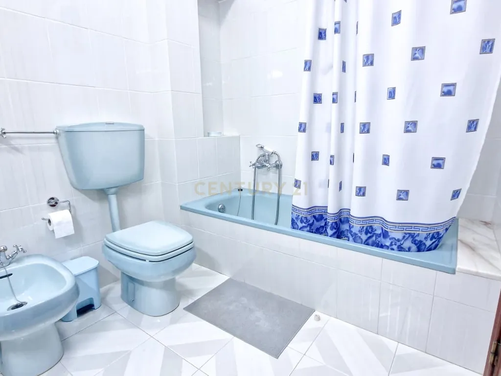 Apartamento T3 em Queluz, Sintra com Vista - Image 8