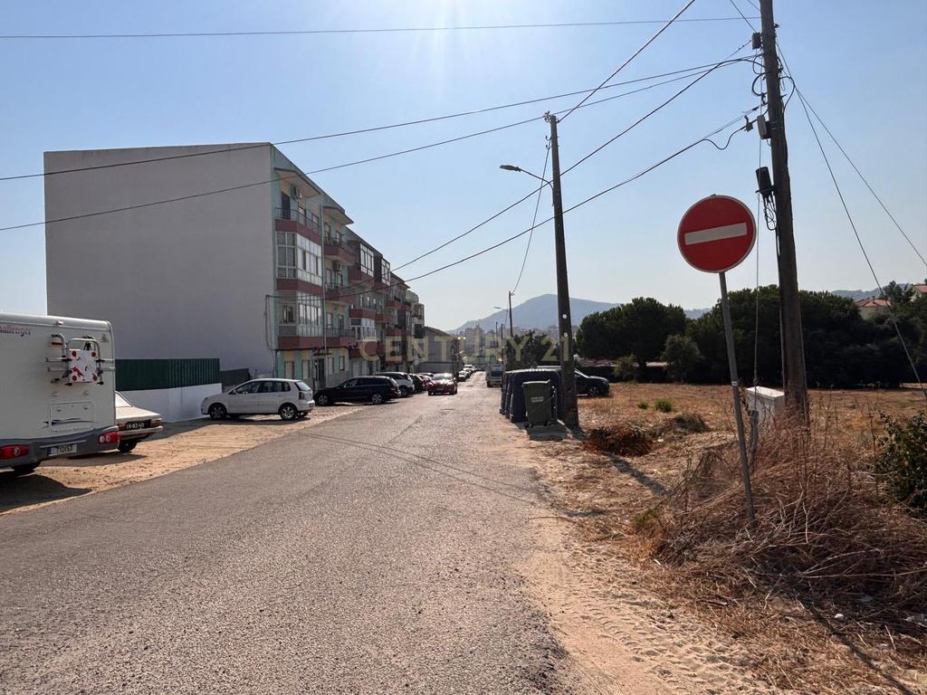 Apartamento T3 em Setúbal com Vista Campestre e Boa Localização - Image 14