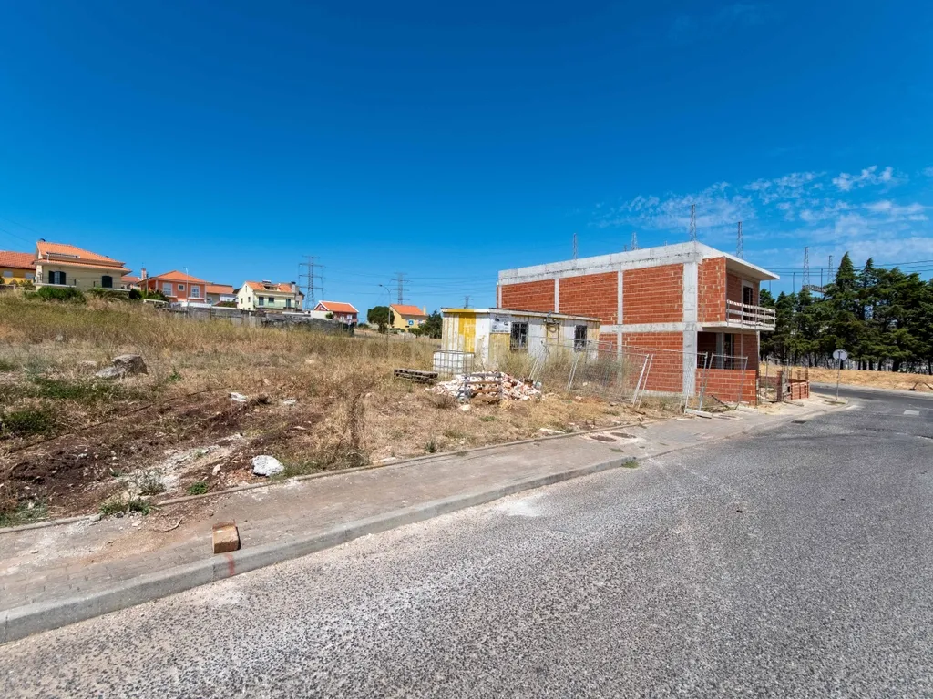 Terreno para construção de moradia T3 | 190 m² | Amadora - Image 3