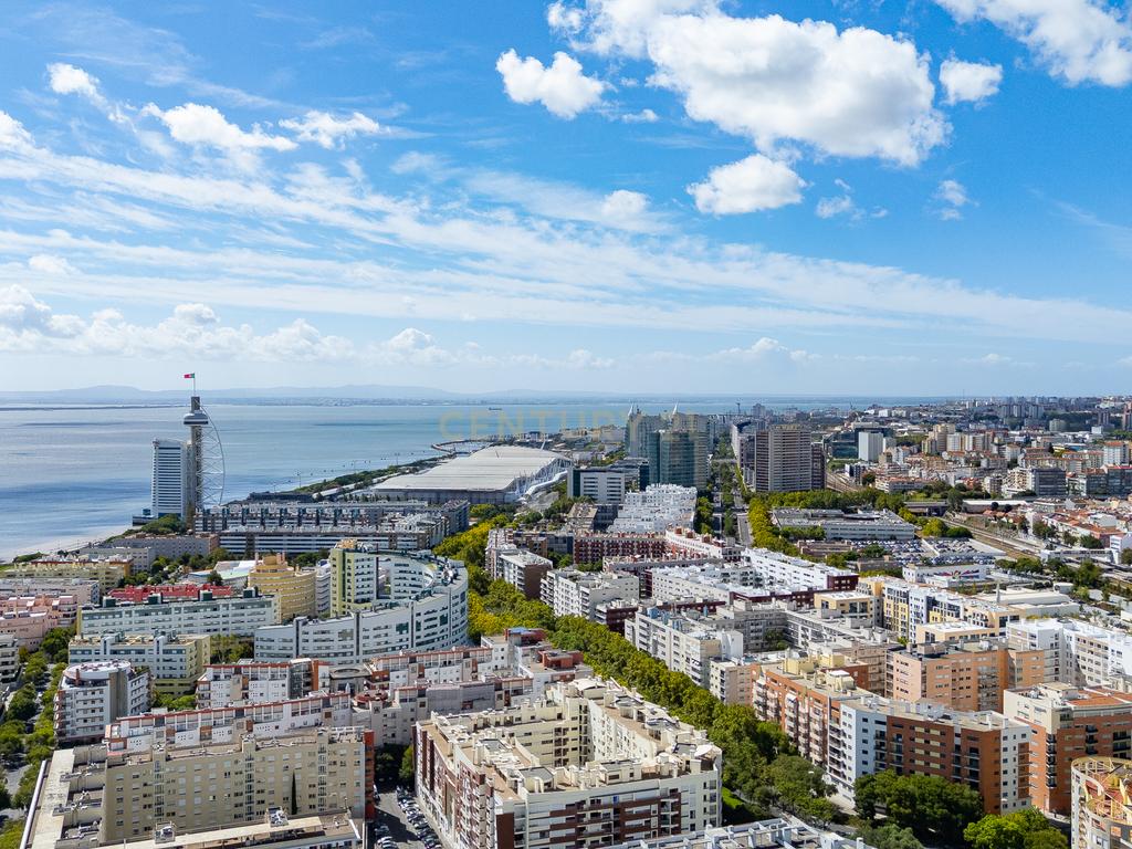 T4 Duplex com Rooftop e Vista Panorâmica sobre o Tejo – Parque das Nações - Image 29