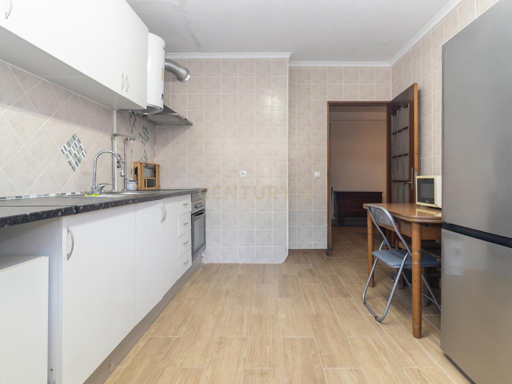 Apartamento T1 em Santo António da Charneca, Barreiro - Image 1