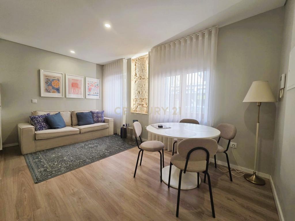 Apartamento T1 – Localização Premium junto ao Metro e El Corte Inglés - Image 2