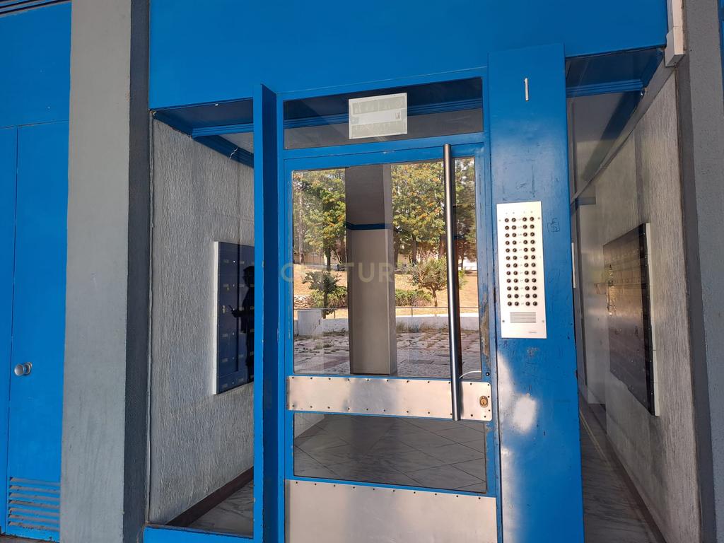 T2 Totalmente Remodelado em Almada | Luminosidade, Conforto e Localização Privilegiada - Image 23