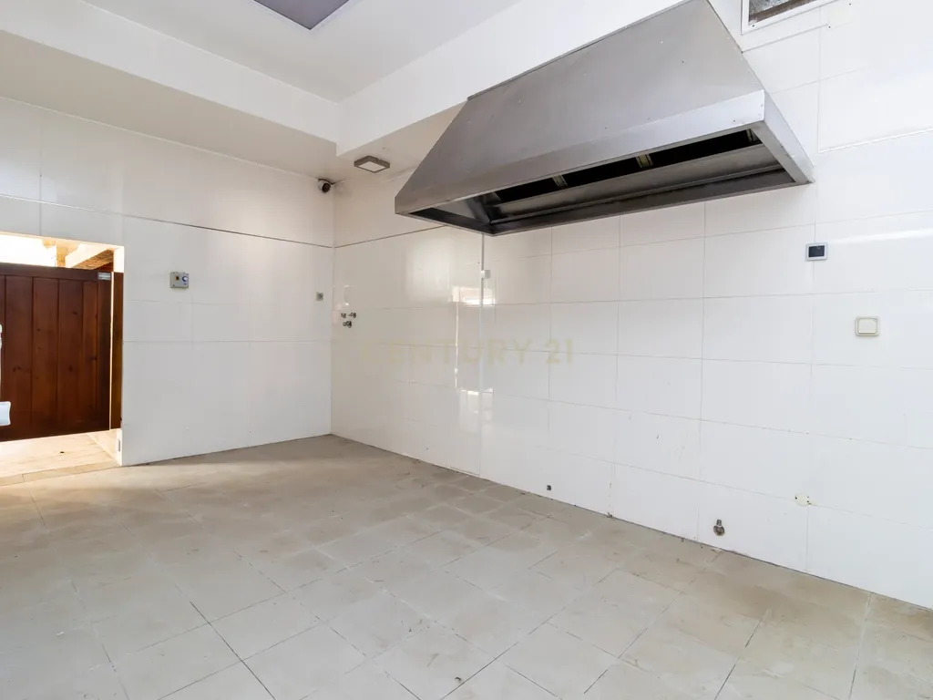 MORADIA EXCLUSIVA EM ALCOBAÇA – CONFORTO, ESPAÇO E POTENCIAL DE INVESTIMENTO! - Image 36