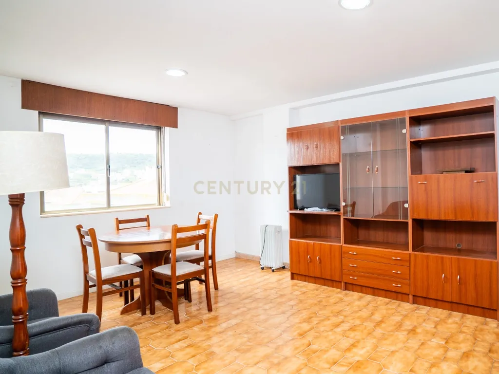 Apartamento T2 para Venda no Centro de Odivelas - Image 3
