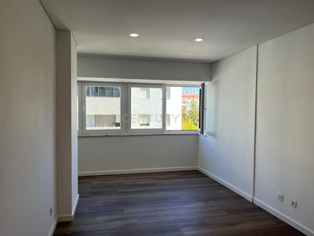 Apartamento T2 totalmente Remodelado. - Image 13