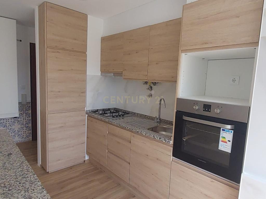 Apartamento T2 Renovado com cozinha equipada -  Odivelas  - Image 3