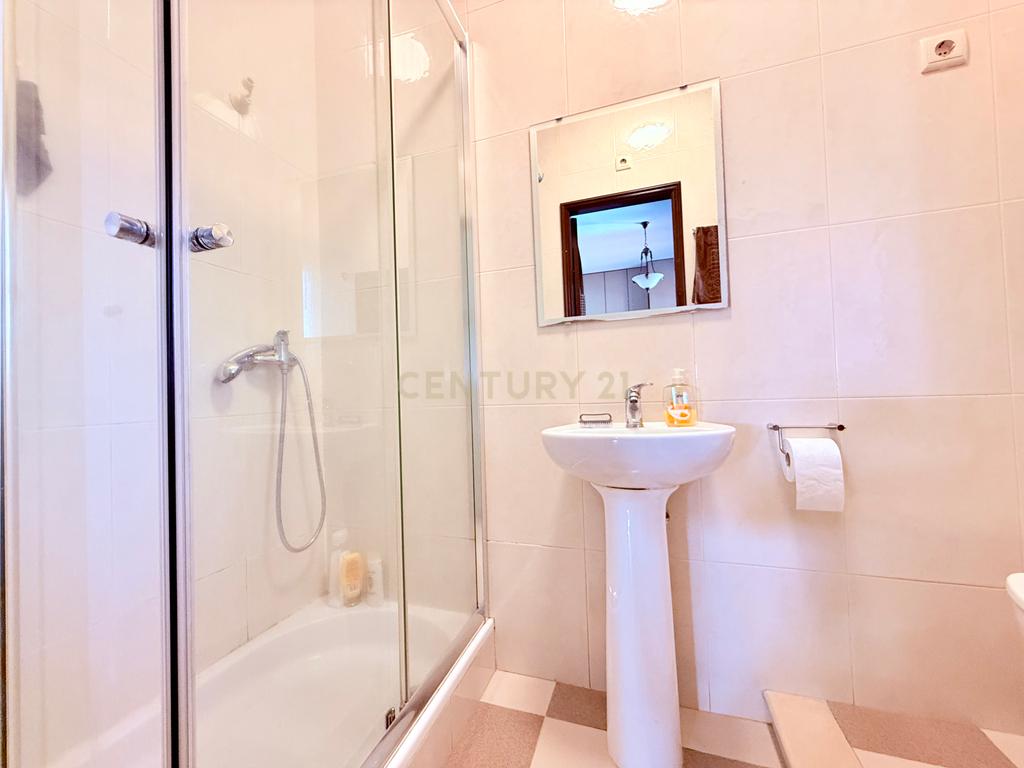 Moradia T6 Mesão Frio, Guimarães - Image 24