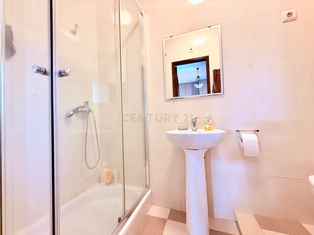 Moradia T6 Mesão Frio, Guimarães - Image 24