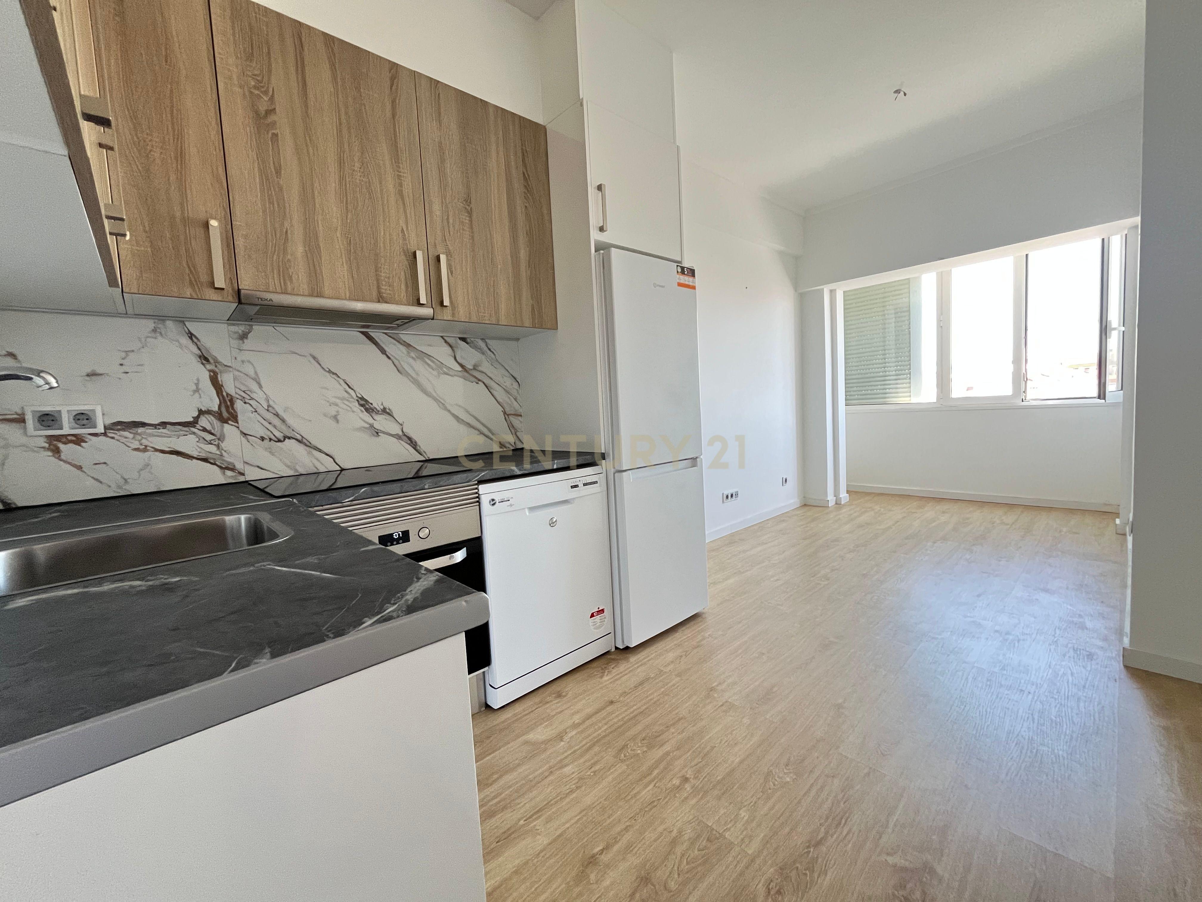 Fotografia 2 de Apartamento T2 em Sacavém, Loures - Oportunidade Única!