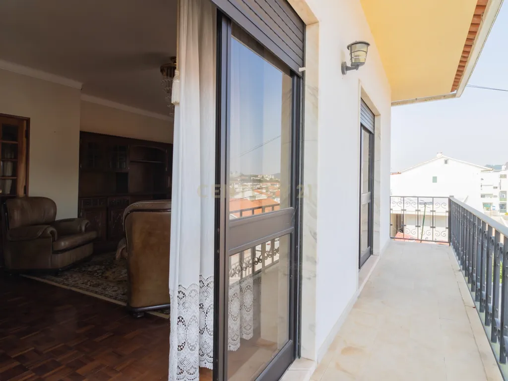 MORADIA EXCLUSIVA EM ALCOBAÇA – CONFORTO, ESPAÇO E POTENCIAL DE INVESTIMENTO! - Image 10