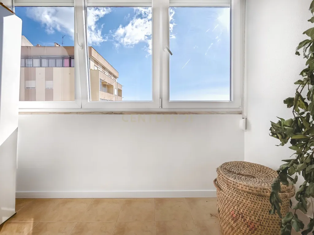 Apartamento T3 renovado no Prior Velho - Image 19