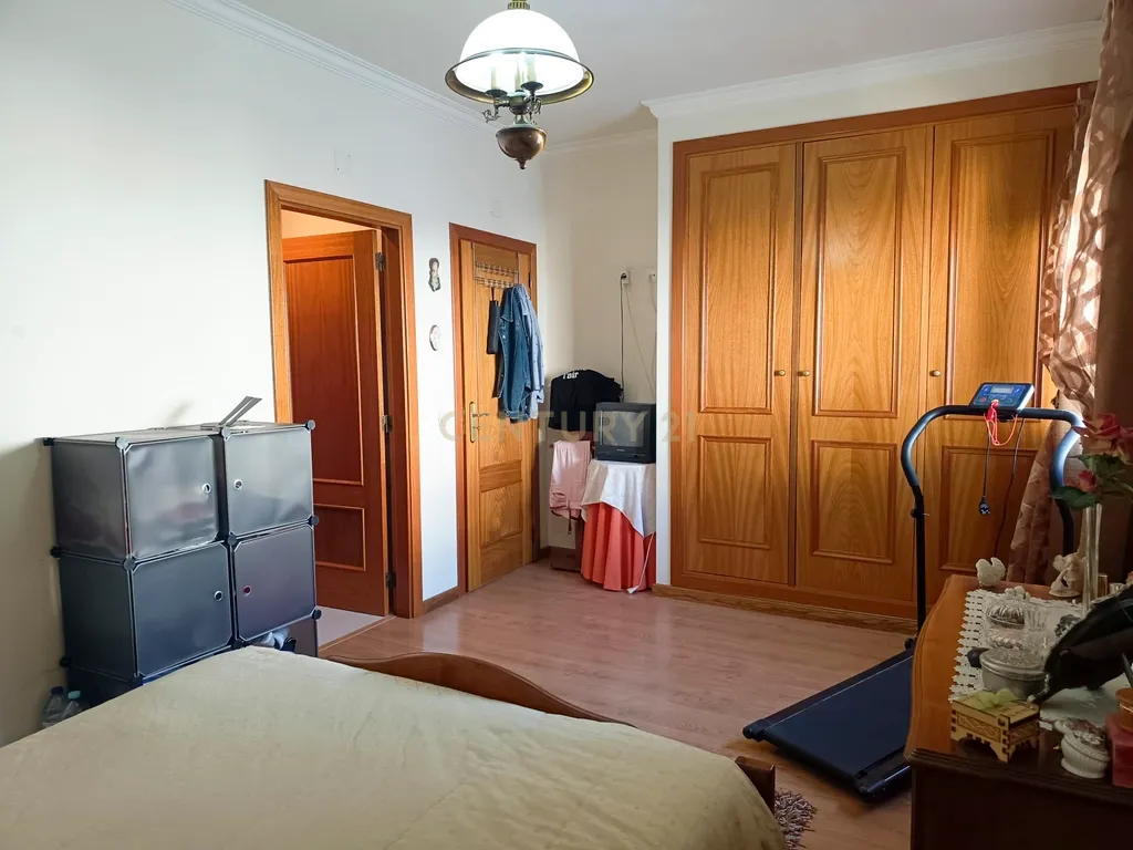 Apartamento T3 no centro do Entroncamento com sótão e garagem - Image 14