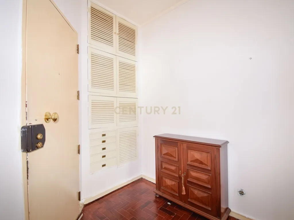 T3 em Alfragide com 125 m² – Oportunidade para Remodelação com Potencial - Image 21