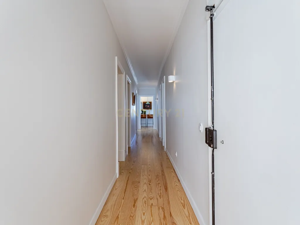 Apartamento T3 com charme lisboeta e vista sobre a cidade - Image 28