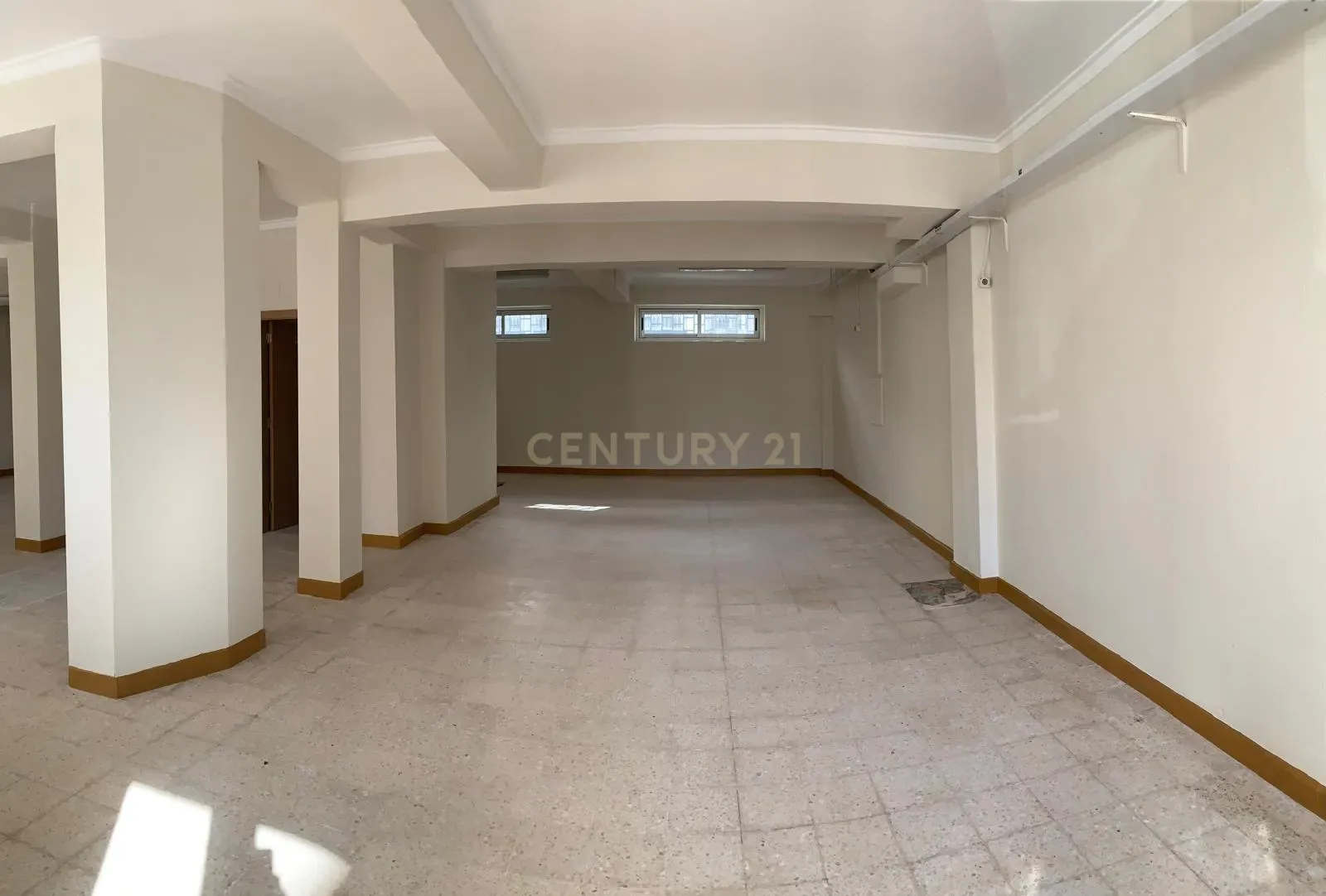 Fotografia 3 de Loja para arrendamento no Cacém