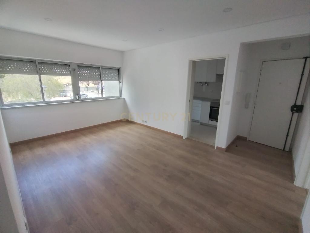T2 Totalmente Renovado | Santa Iria da Azóia | 265.000 € - Image 4