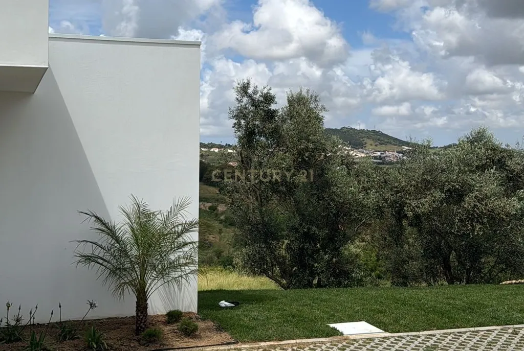 Onde a Arquitetura Moderna Abraça a Natureza do Oeste - Image 15