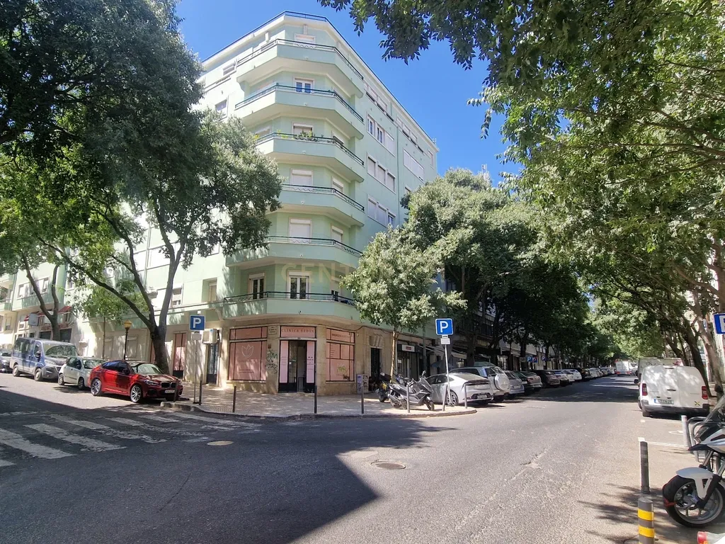 Apartamento T2 luminoso e totalmente remodelado - Rua Passos Manuel - Image 15