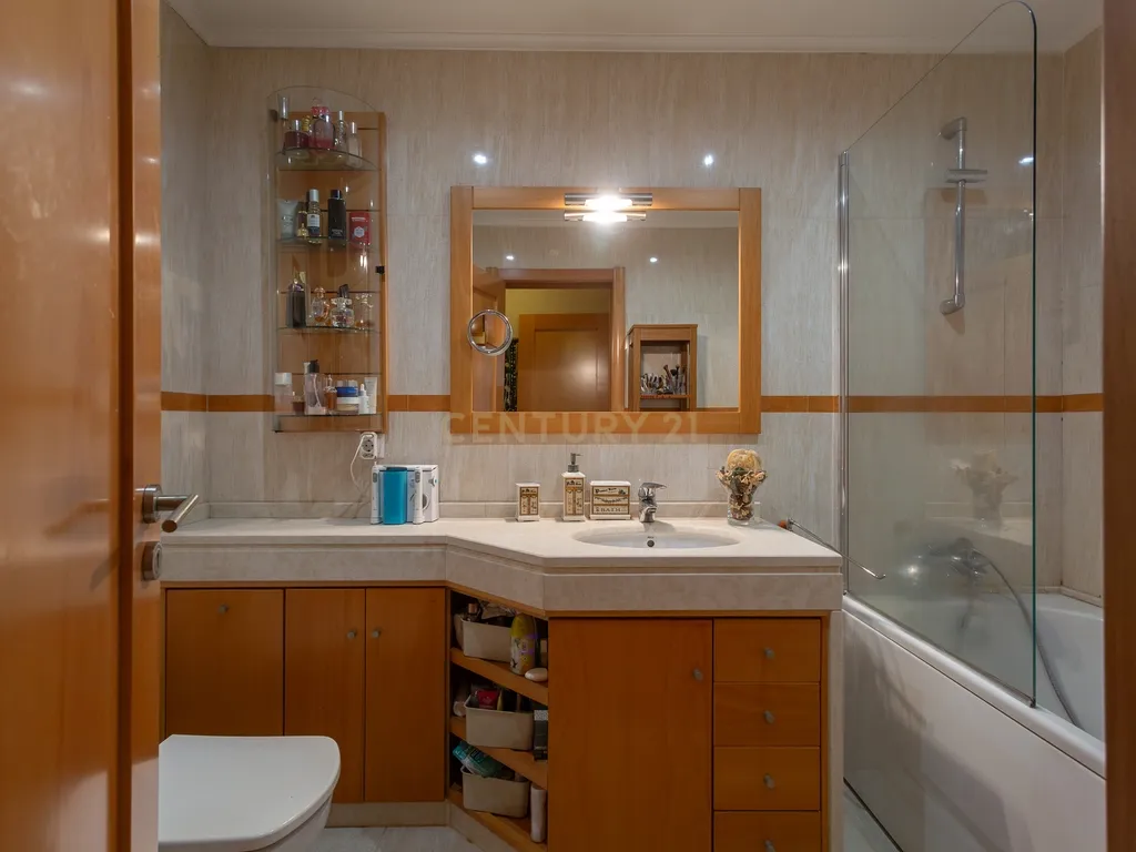 Apartamento T4 Alto de Algés, Terraço, Vista Rio, 6 Lugares de Garagem - Image 20