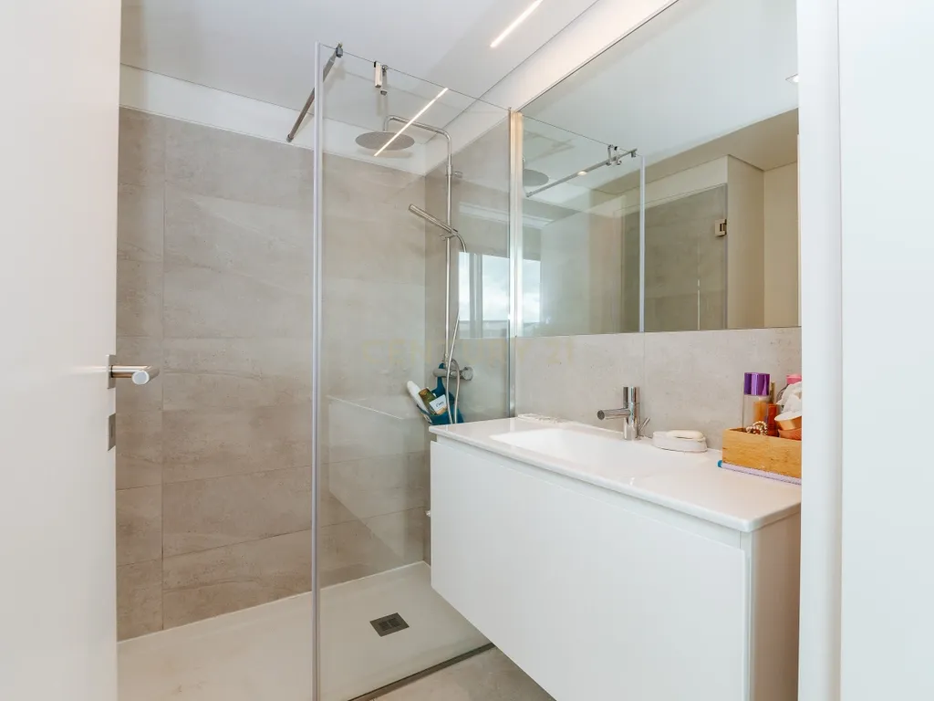 Apartamento T4 no VALRIO, Olivais - Image 17