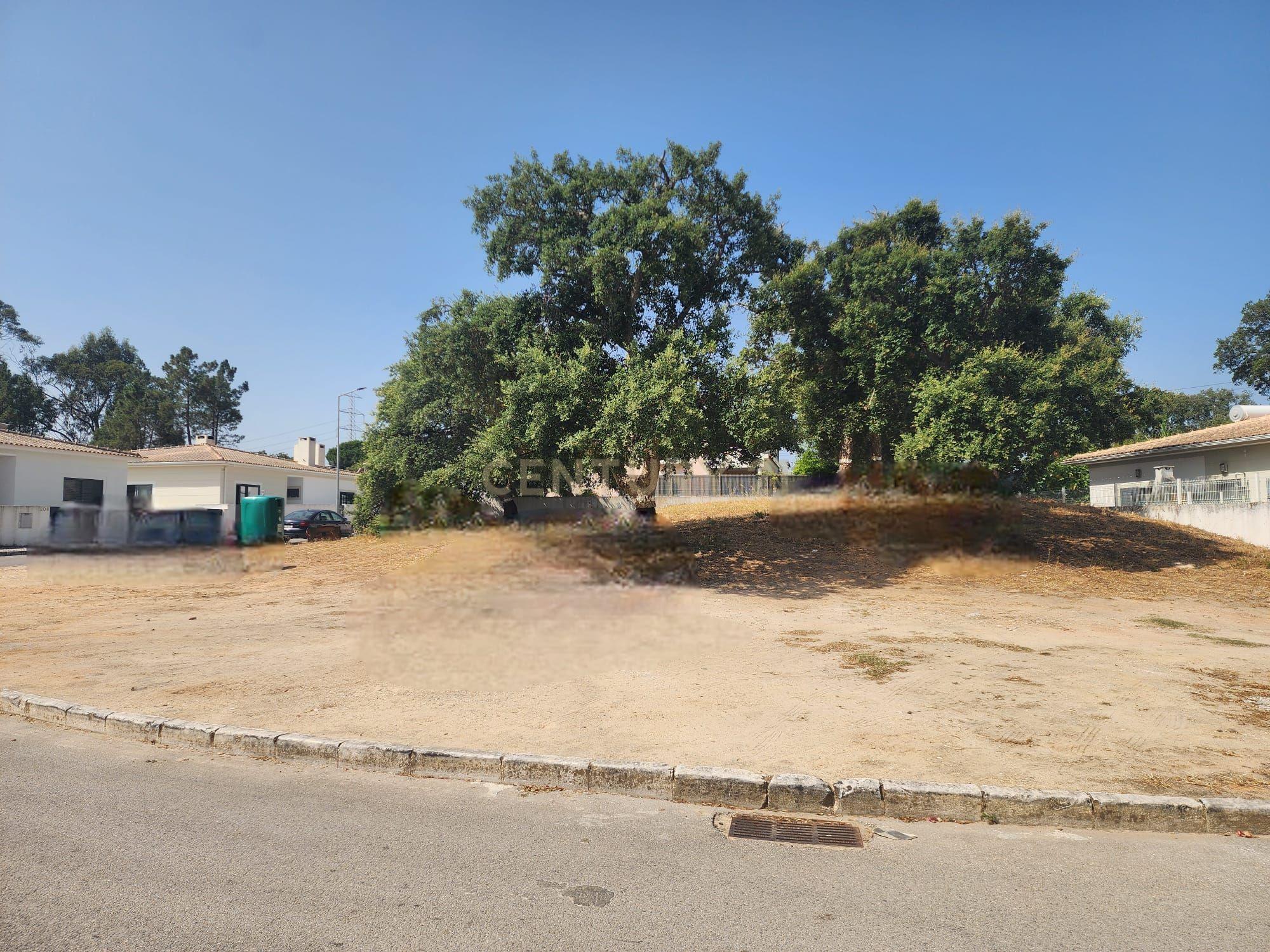 Fotografia 3 de Lote de gaveto na Rua dos Eucaliptos - Quinta da Serralheira, Setúbal