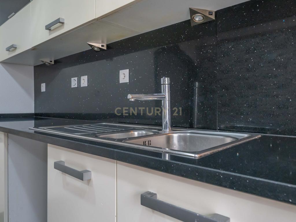 Moradia T2+1 com Aproveitamento de Sótão, Varanda e Quintal, no Peixe Frito, em Setúbal - Image 7
