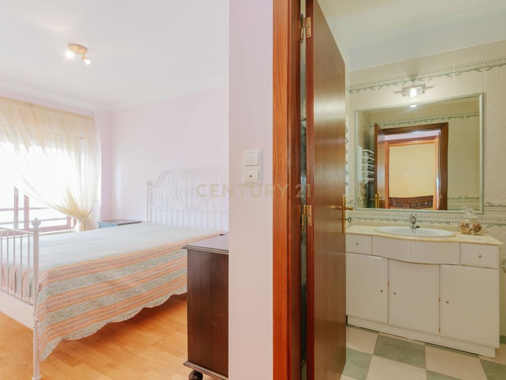 T3 na Ramada | Praça Sara Afonso - Image 20
