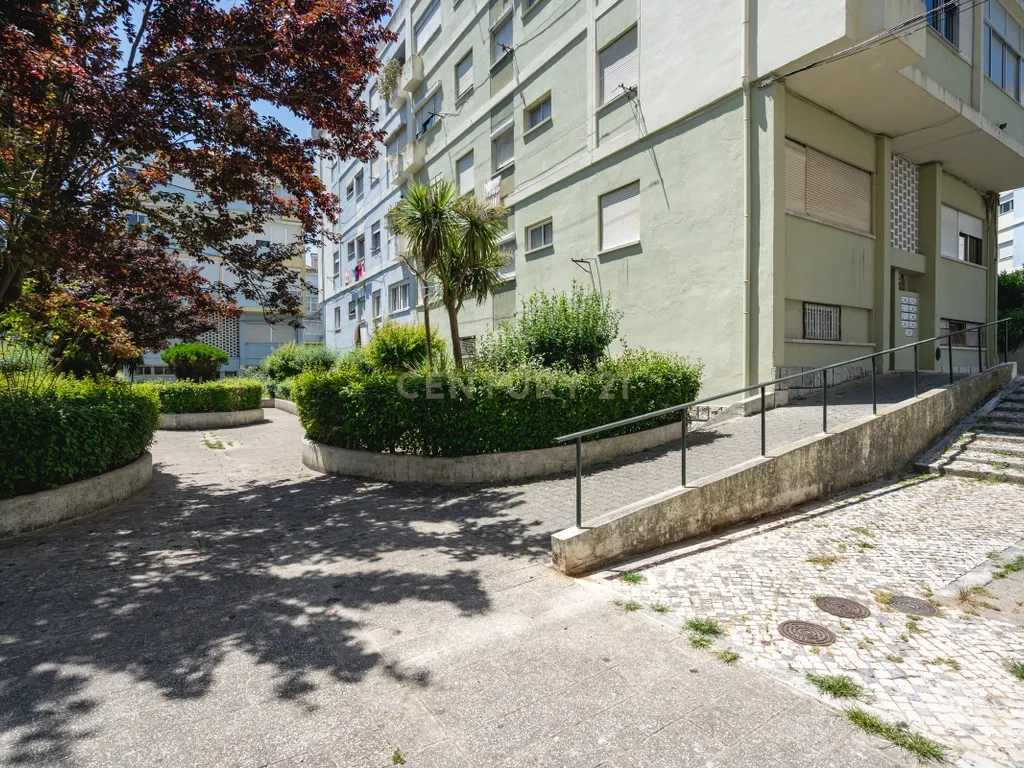 T2 Luminoso na Vila da Apelação – Espaço, Conforto e Potencial - Image 20