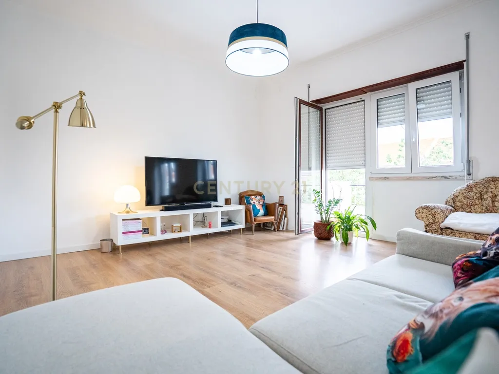 Apartamento T3 Transformado em T2 - Logradouro e Garagem BOX - Junto ao Tribunal e Parque Municipal - Montijo - Image 6