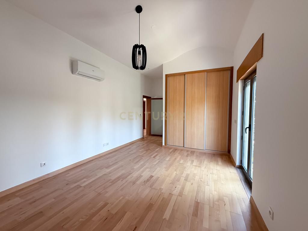 Moradia T5 para arrendamento no Palmela Village - Image 27