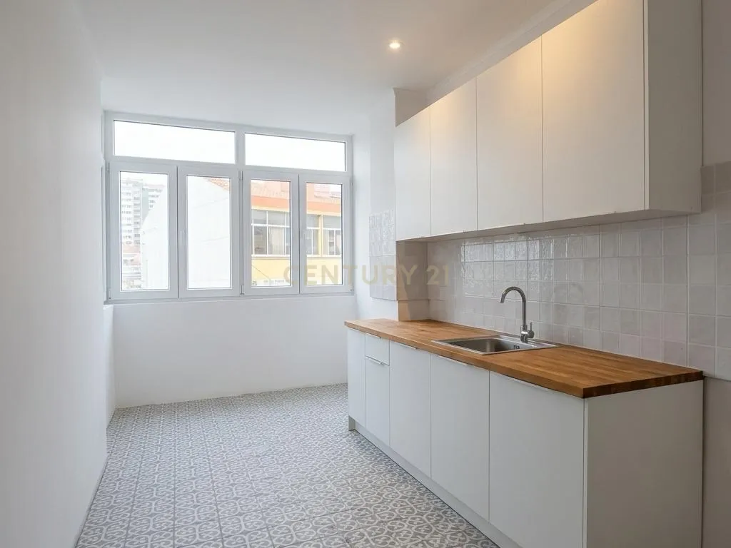 Apartamento T2 Totalmente Renovado em Queluz – Pronto a Estrear! - Image 4