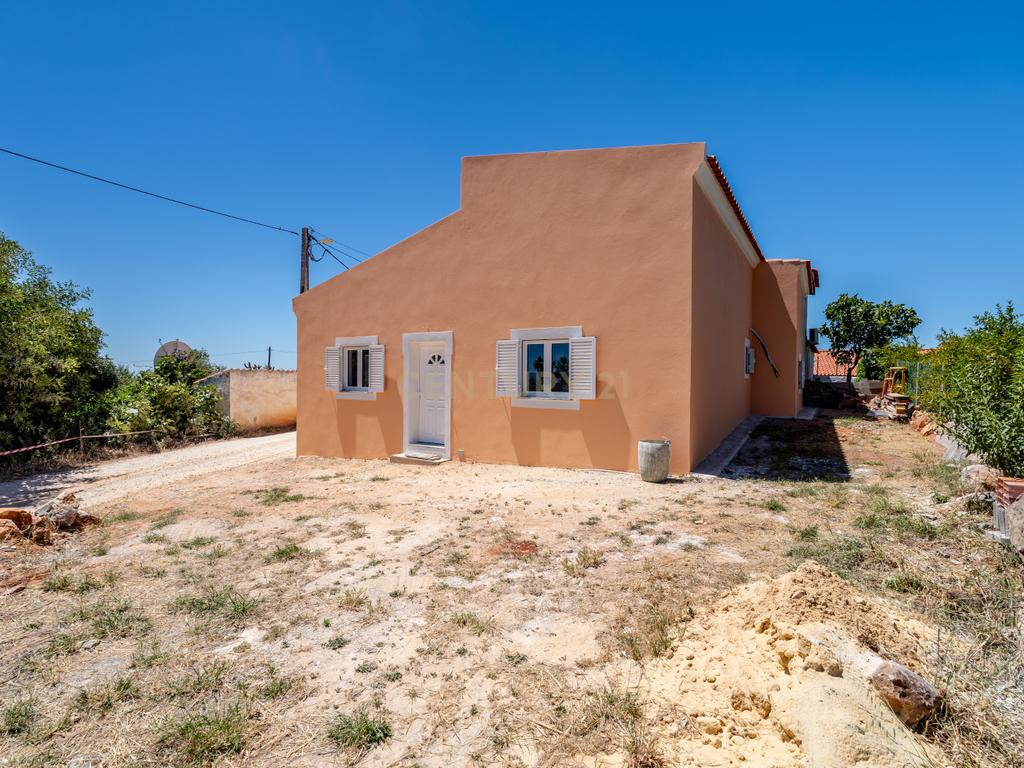 Personalize a Sua Casa – Moradia Terrea T2+2 em Fase de Acabamentos com 500m² de Terreno - Image 2