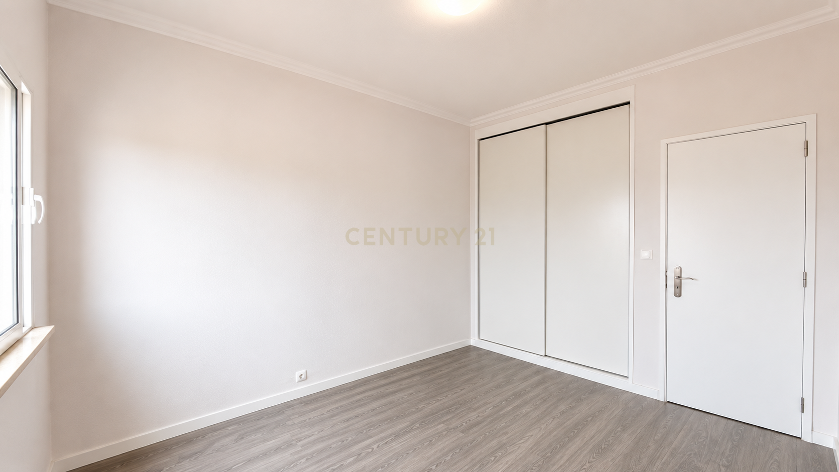 Fotografia 10 de Apartamento T2 Renovado e Equipado | São Sebastião, Setúbal