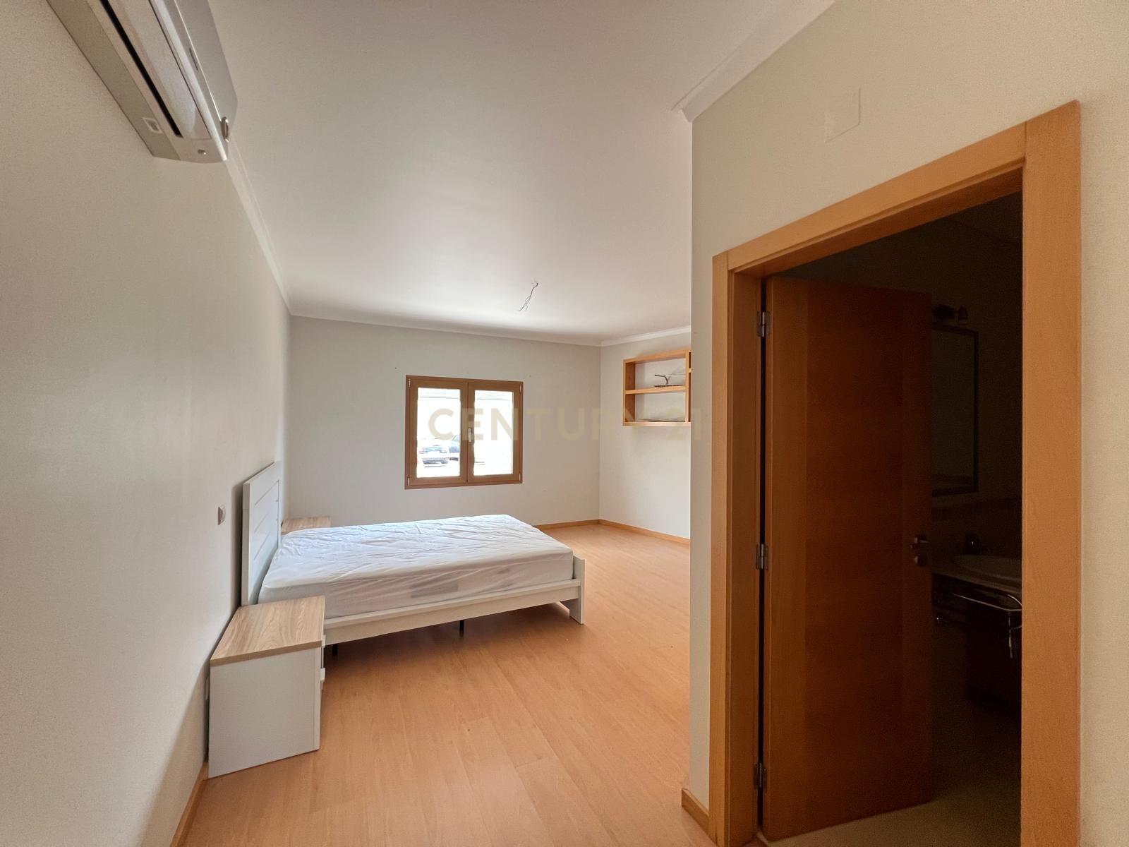 Apartamento T4 no Entroncamento – Rés do chão com terraço - Image 7